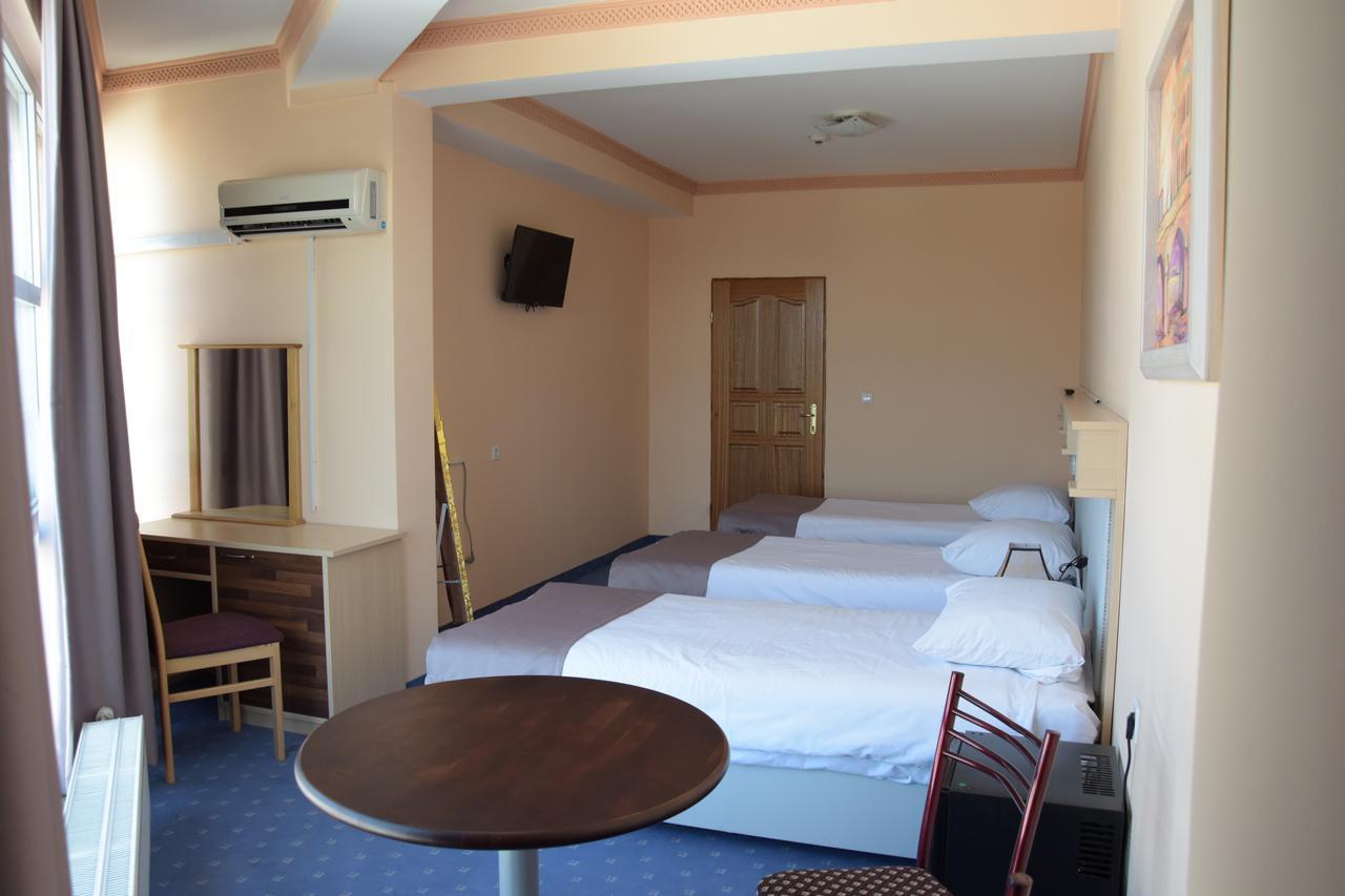 Hotel & Restaurant Great Wall - Airport Sarajewo Zewnętrze zdjęcie