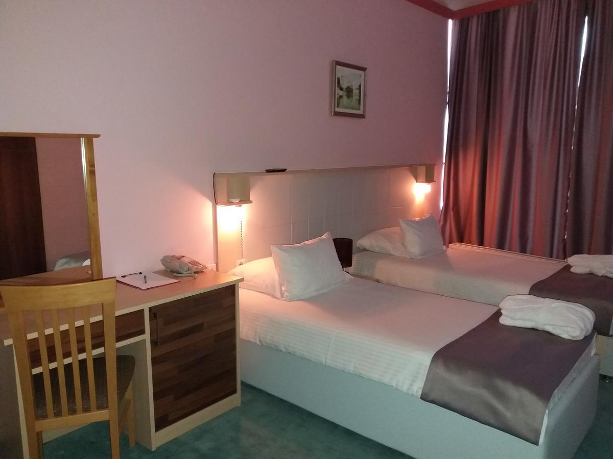 Hotel & Restaurant Great Wall - Airport Sarajewo Zewnętrze zdjęcie